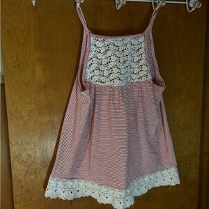 Cute top small fits small